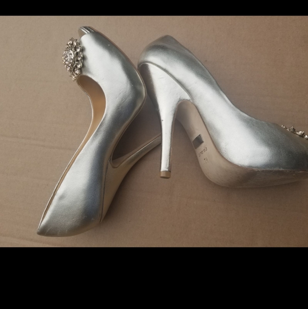BADGLEY Mischka size 7 heels. - Picture 9 of 12